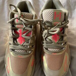 Puma LaMelo Ball MB.01 Golden Child  Sneakers Mens Size 7  Basketball Never worn